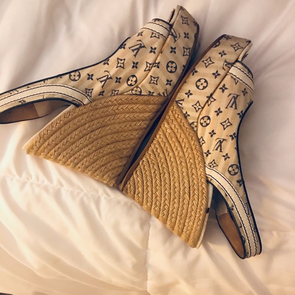 Louie Vuitton Wedges size 37 - 7